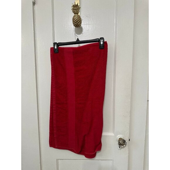 Red Bath Towel - Picture 1 of 10